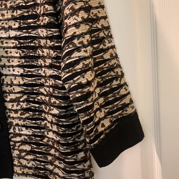 EUC- Chico’s Cheetah print button down jacket Sz 0 - Picture 4 of 6
